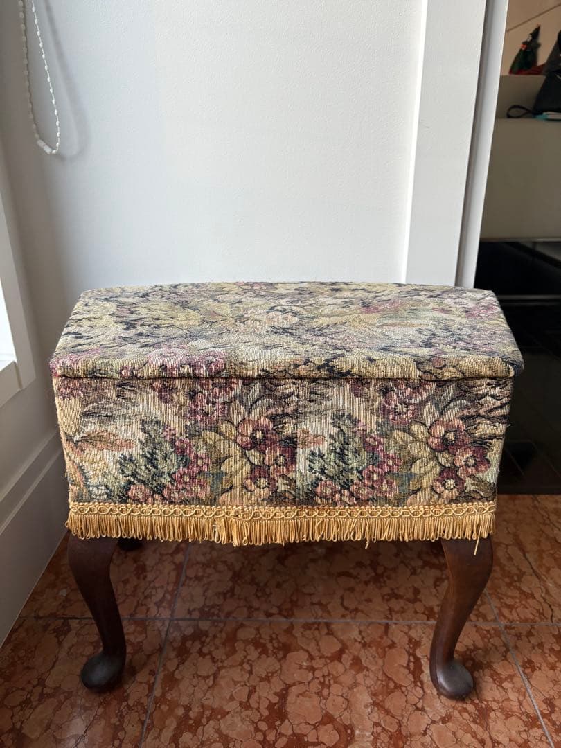 ✴︎イギリスヴィンテージ ソーイングボックス✴︎ 収納に ゴブラン織 木製 猫脚