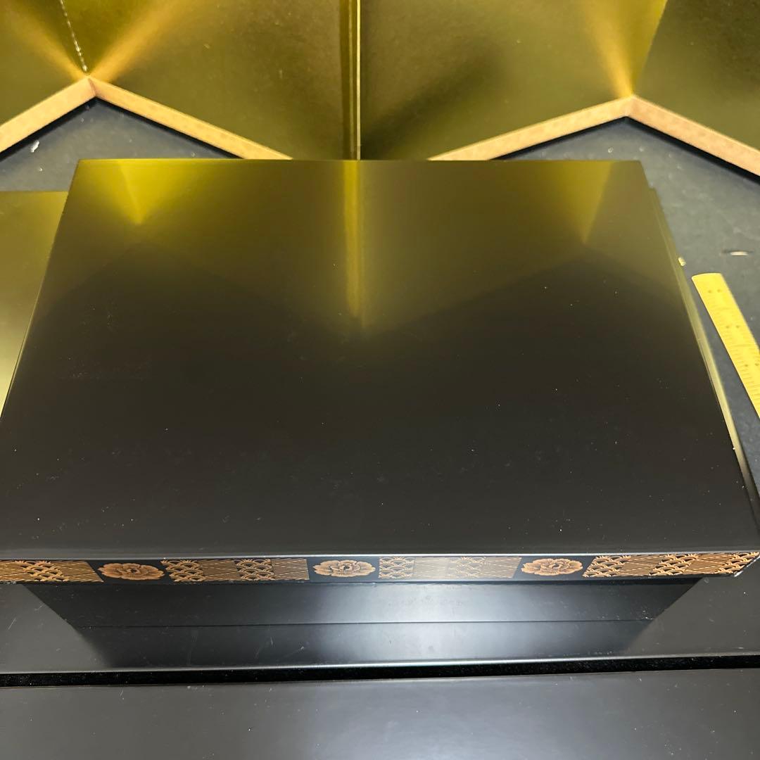 コシノヒロコ　漆器