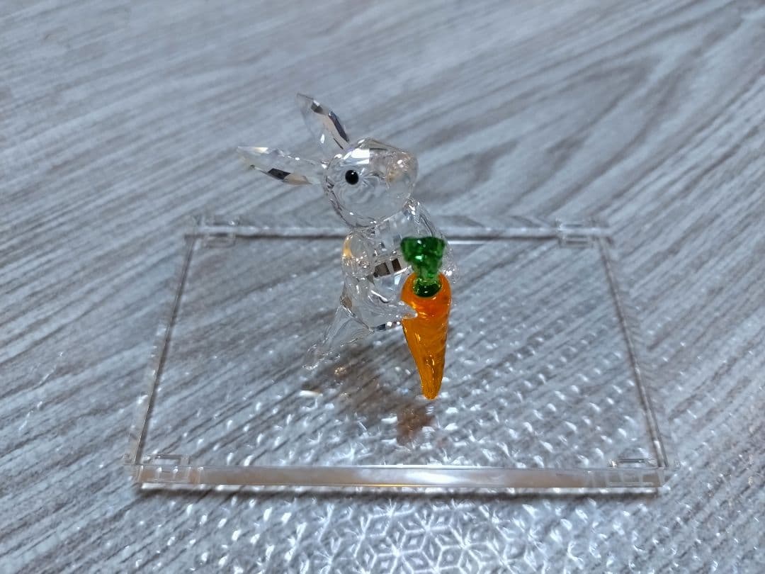 SWAROVSKI　うさぎ　置物　台座付き