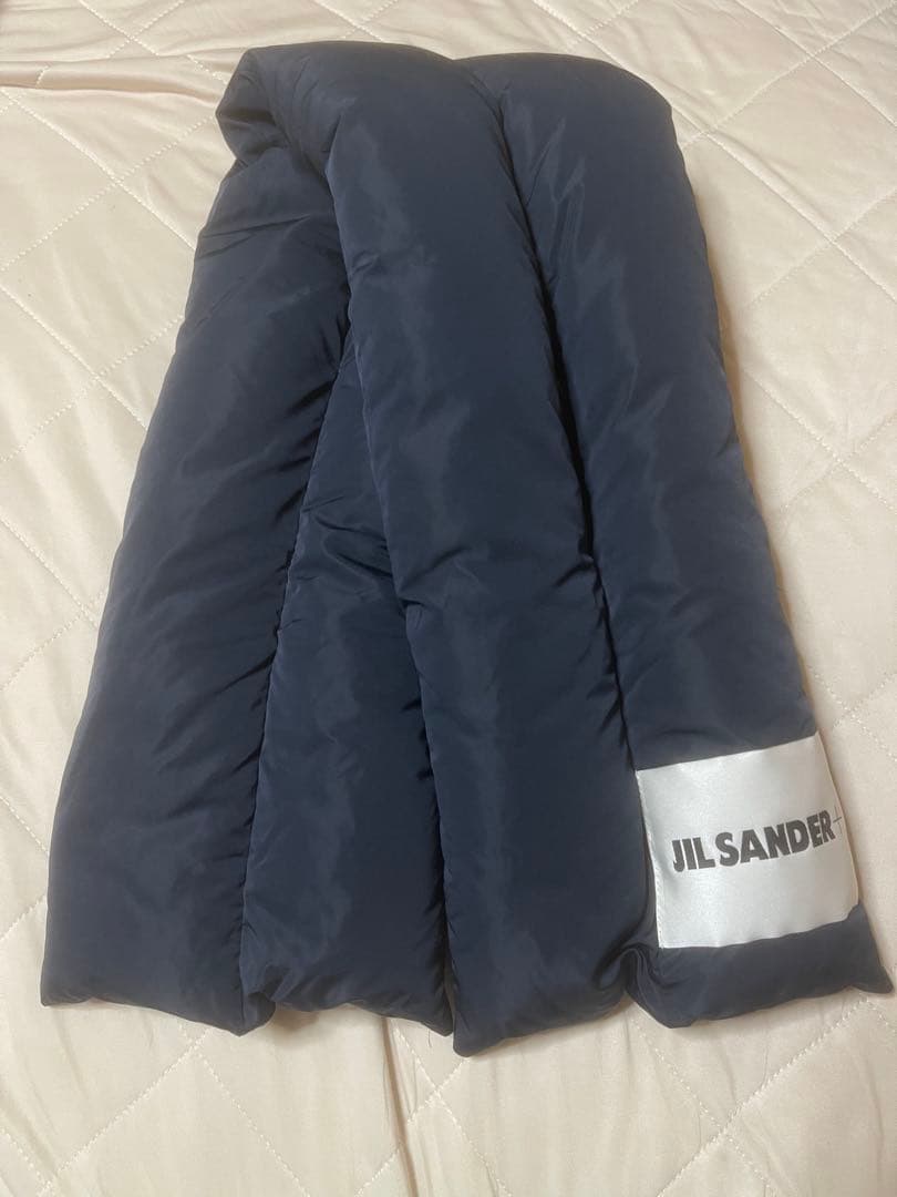 【ピー】JIL SANDER ロゴ パデッドマフラーネイビー