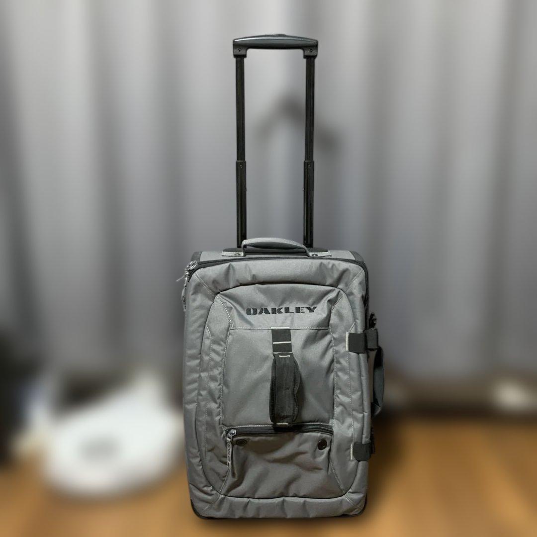 OAKLEY グレー キャリーバッグ