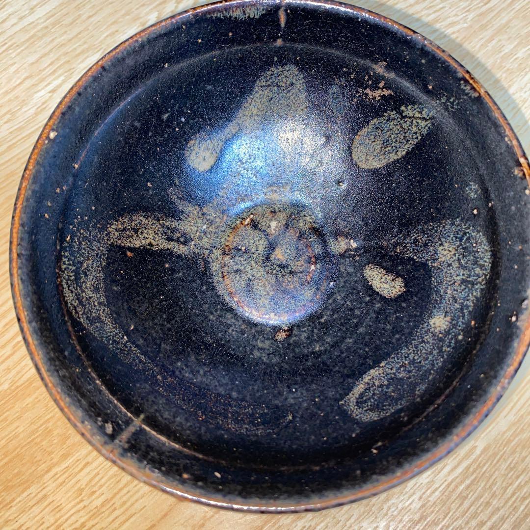 黒釉白彩梅花紋(？)小服茶碗　吉州窯　南宋時代