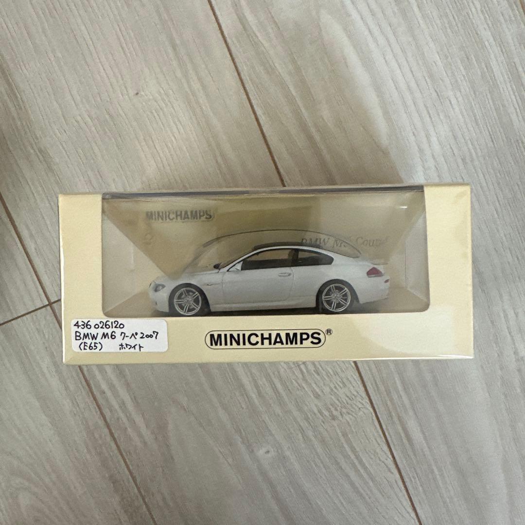 BMW M6 クーペ2007 ホワイト