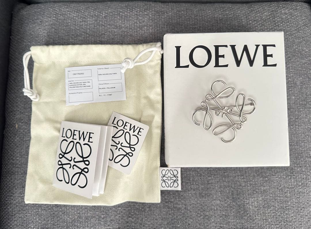 ロエベ ブローチ LOEWE シルバー