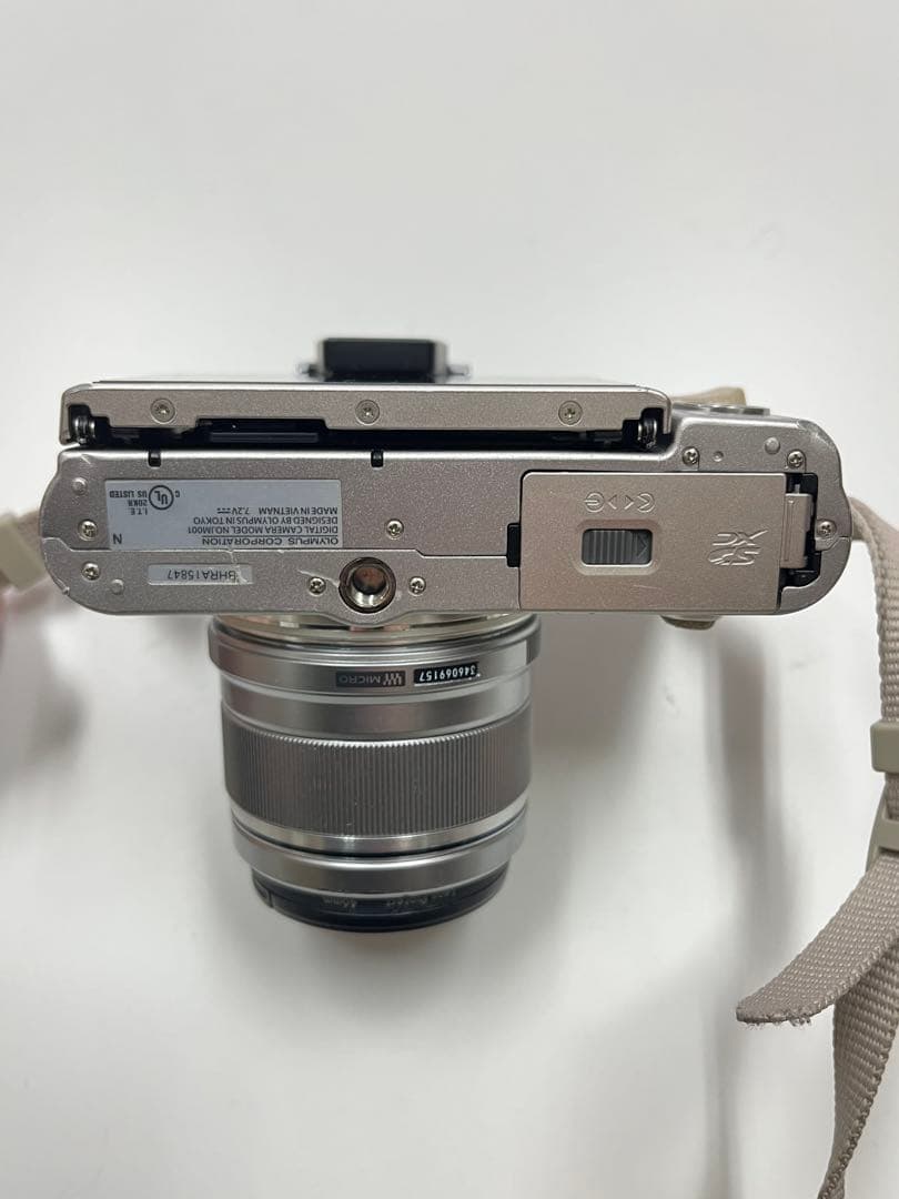 OLYMPUS PEN E-PL8 25mmレンズ付