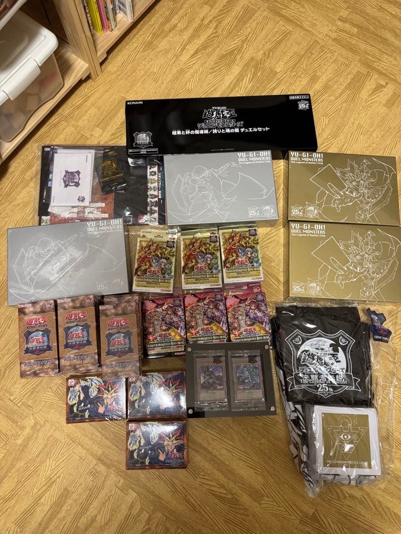 遊戯王OCG 25周年　決闘者伝説　全セット+ブルーアイズ、ブラマジ額縁入り