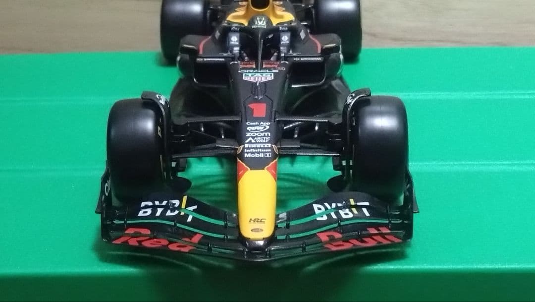 ブラーゴ1/18 オラクル レッドブルレーシング RB19 フェルスタッペン