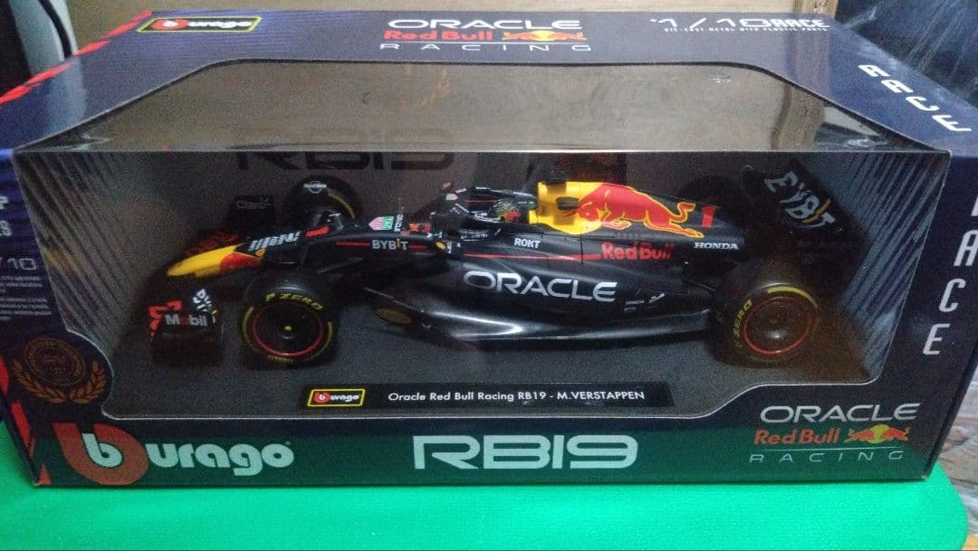 ブラーゴ1/18 オラクル レッドブルレーシング RB19 フェルスタッペン