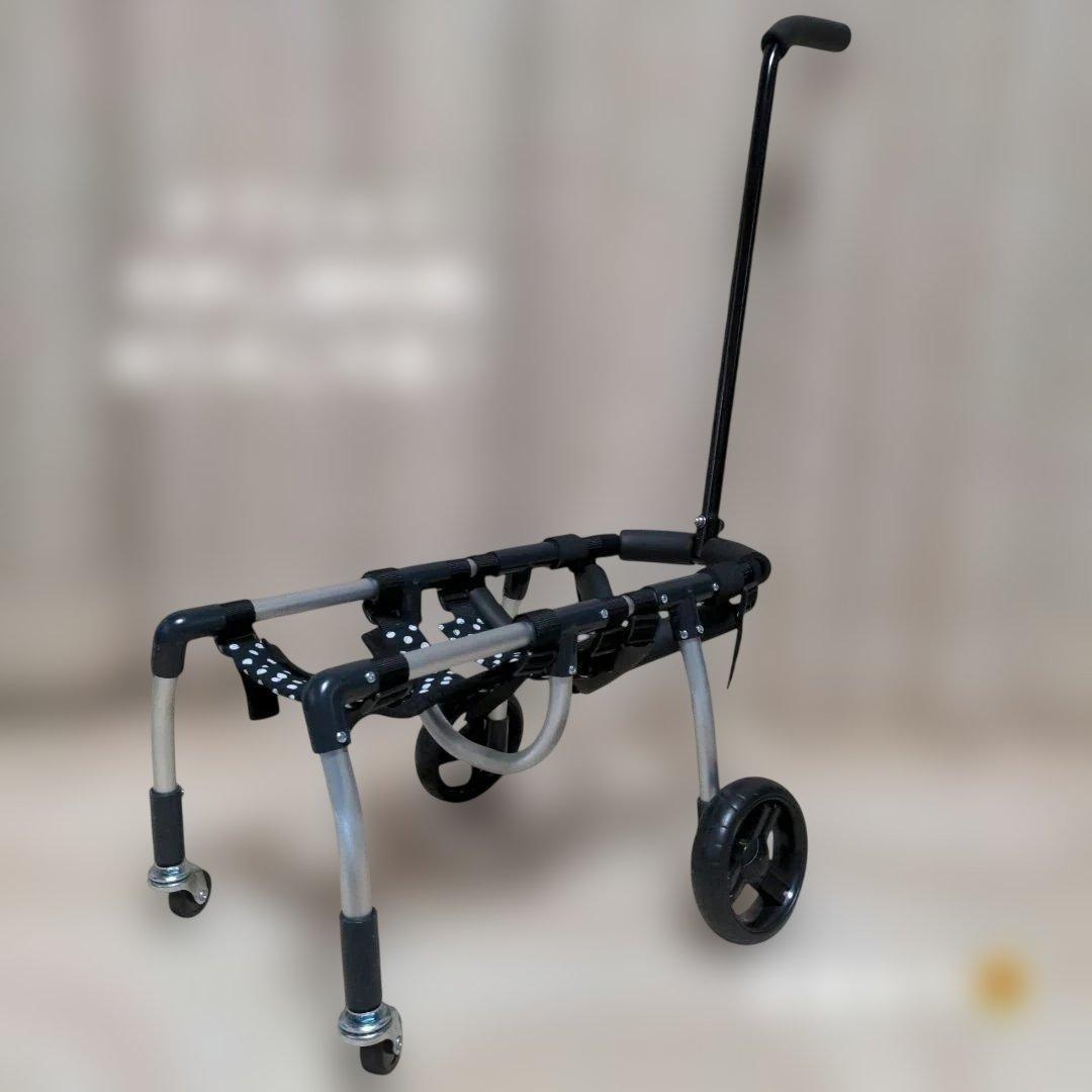 トイプードル4輪　リハビリ　食事補助　犬用車椅子　歩行補助　犬の歩行器