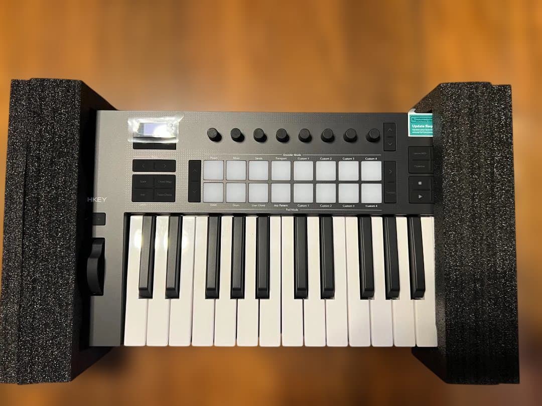 ほぼ美品 Novation/Launchkey 25 Mk4 （フルサイズ）