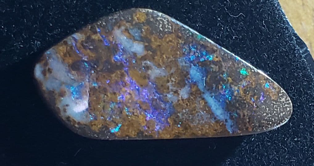 20×10㎜程度ボルダーオパール