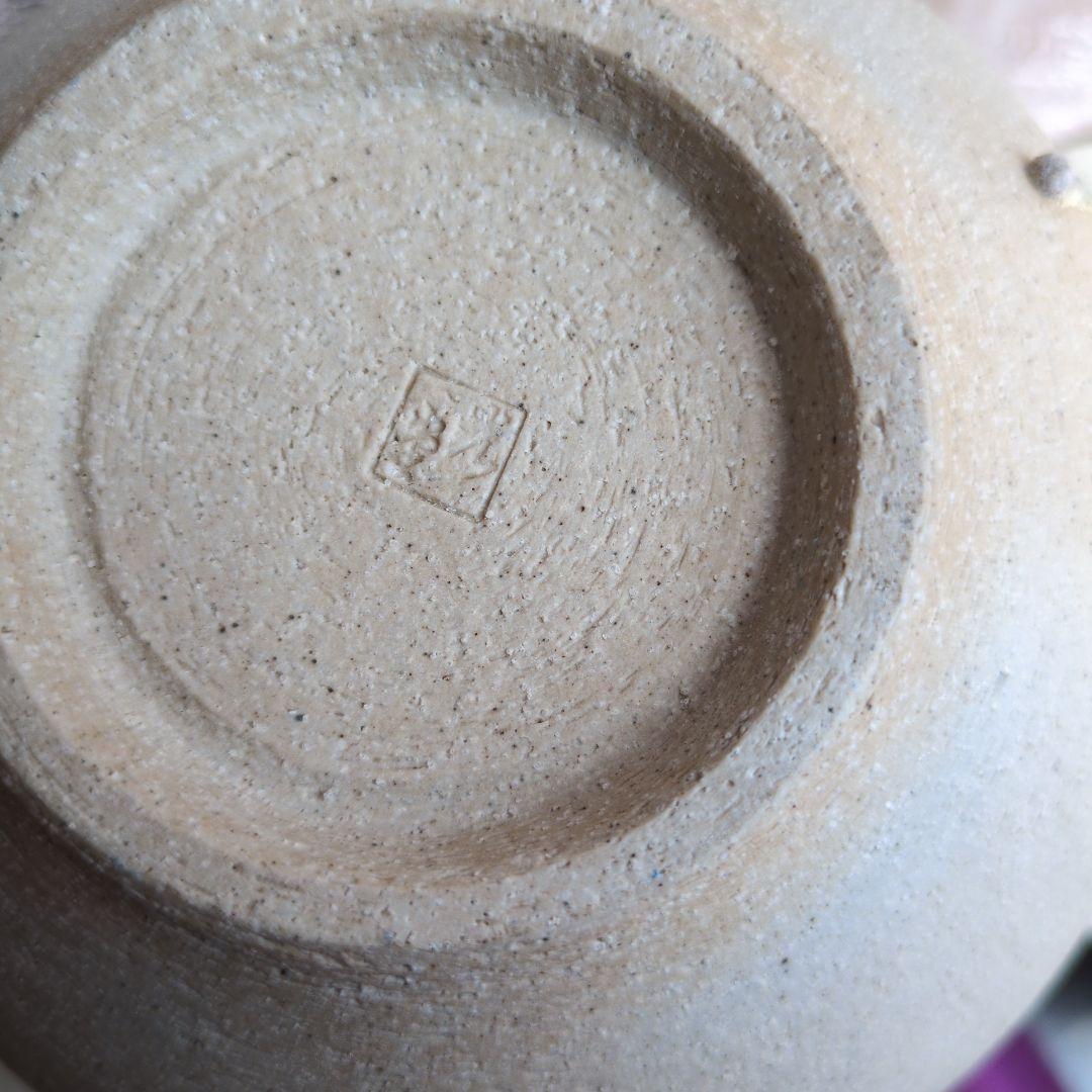 グレーとブラウンの陶芸壺