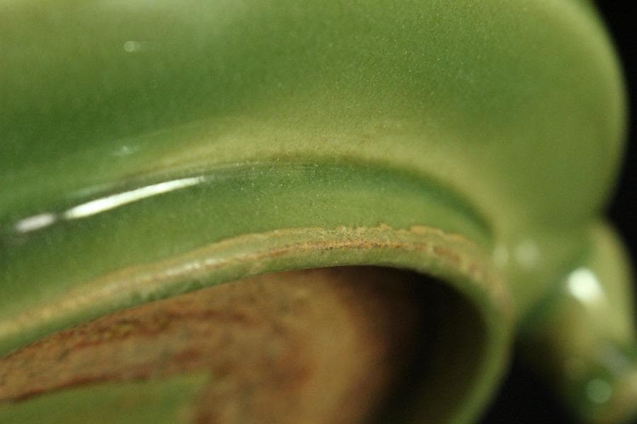 中国美術 青磁 刻模様 鋲縁 三足水盤(K-A856)