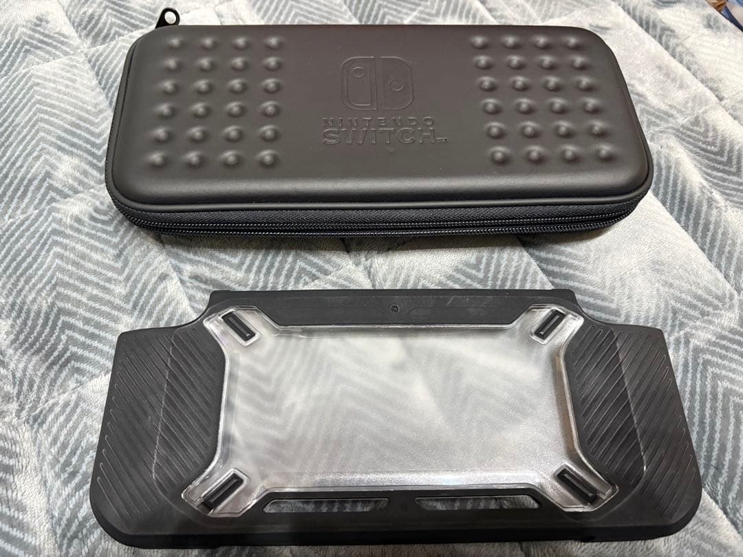 Nintendo Switch 本体　グレー　ハードケース2個付き
