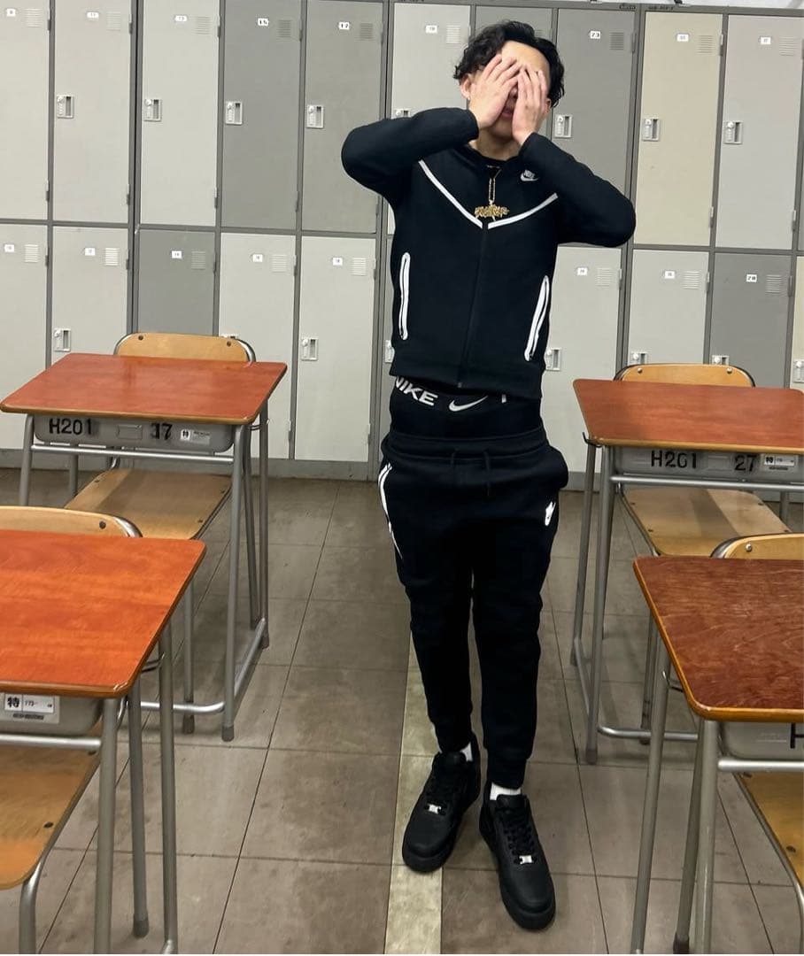 NIKE ナイキ ジュニア テックフリース フルジップパーカー　ブラック　光る