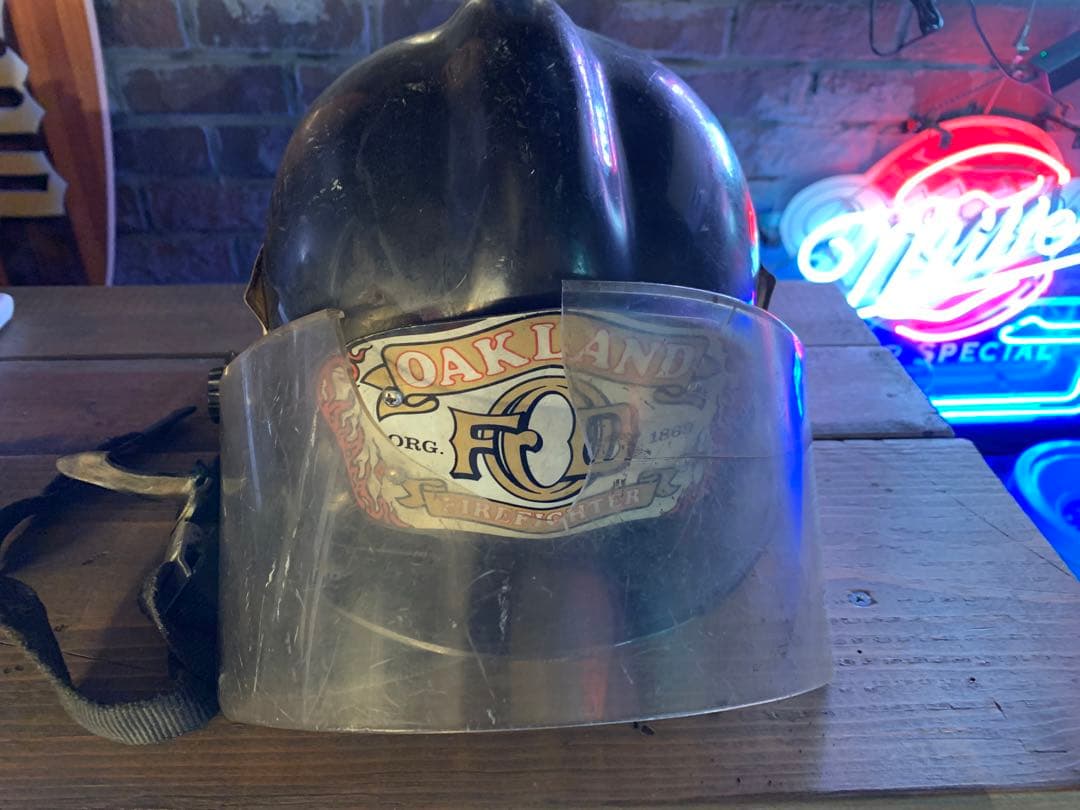 アメリカ実物消防士ヘルメット オークランド消防署 ファイアファイターヘルメット