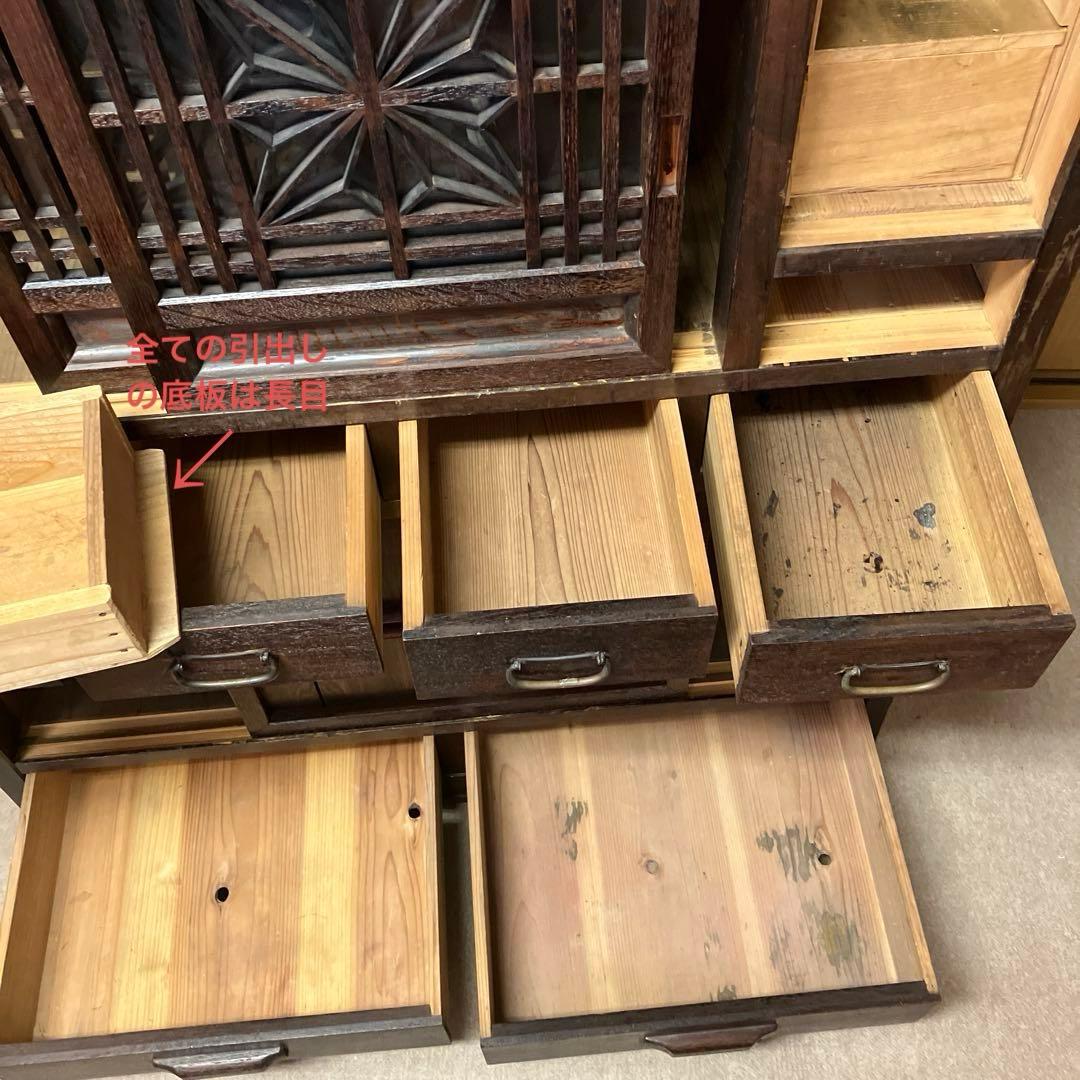 「組子細工のガラス入り引き戸」のある大正〜昭和時代のレトロな水屋箪笥