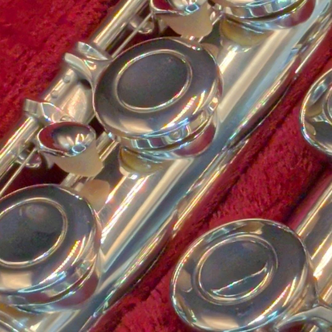 フルート　調整済　美品　ヤマハ　YFL211S（銀メッキ、Eメカ仕様）