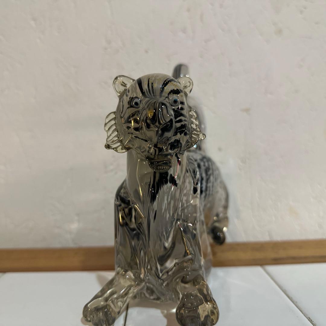虎の置物　ガラス製