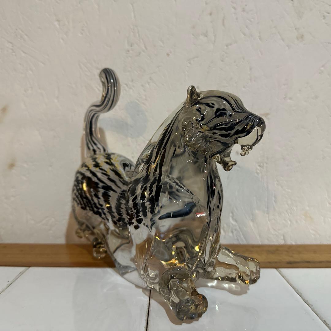 虎の置物　ガラス製