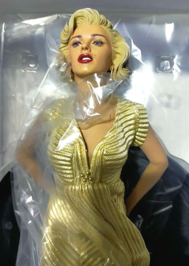 マリリン・モンロー人形