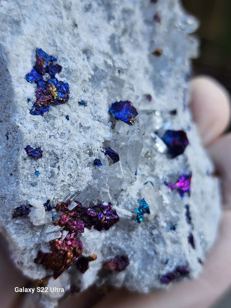 レインボー黄鉄鉱