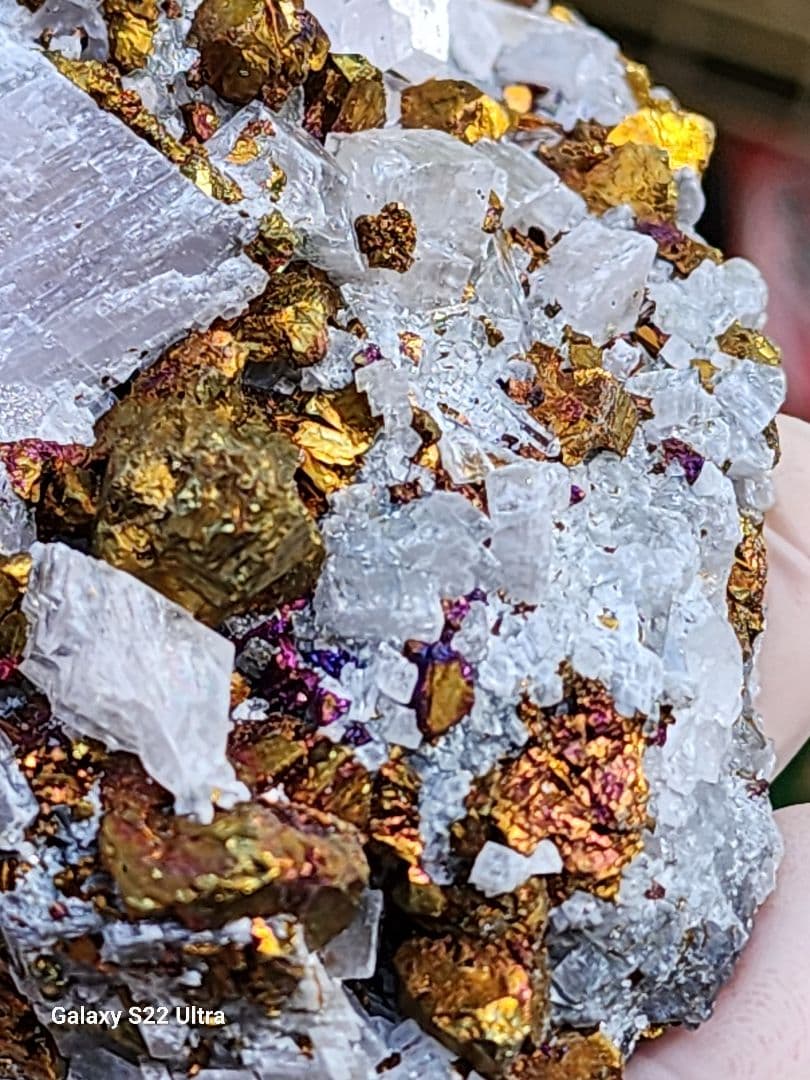 レインボー黄鉄鉱