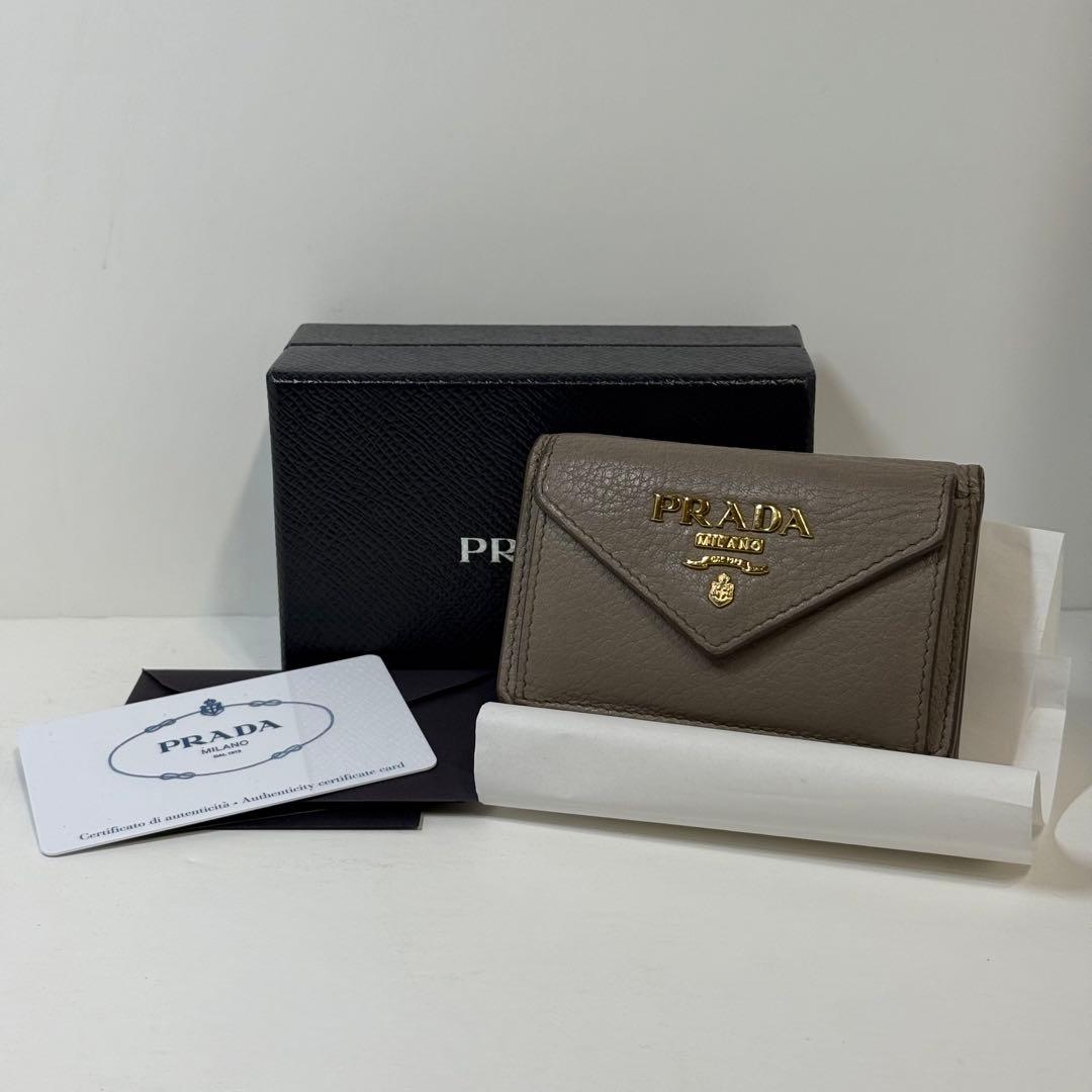 【ギャランティ完備】PRADA 3つ折り財布 グレージュ レザー