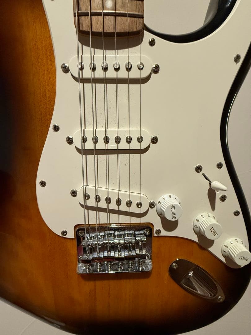 Squier Stratocaster サンバースト ギター