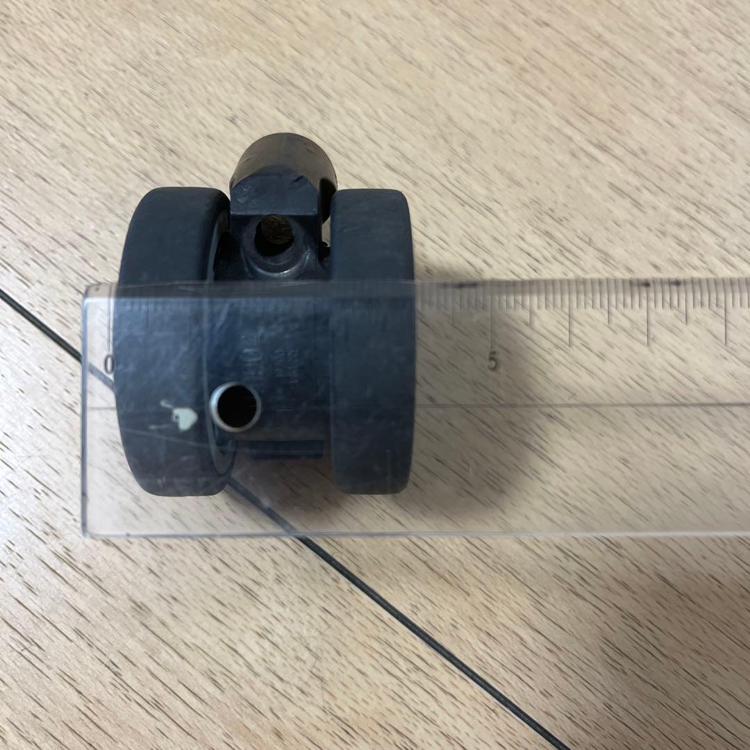 リモワスーツケース用キャスター4個セット(1個は半分壊れています)