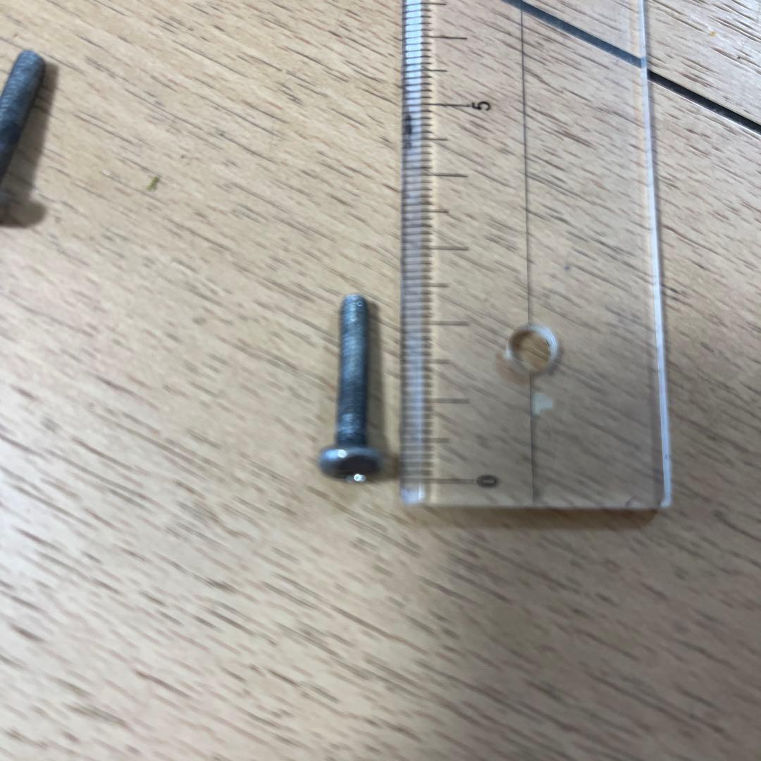 リモワスーツケース用キャスター4個セット(1個は半分壊れています)