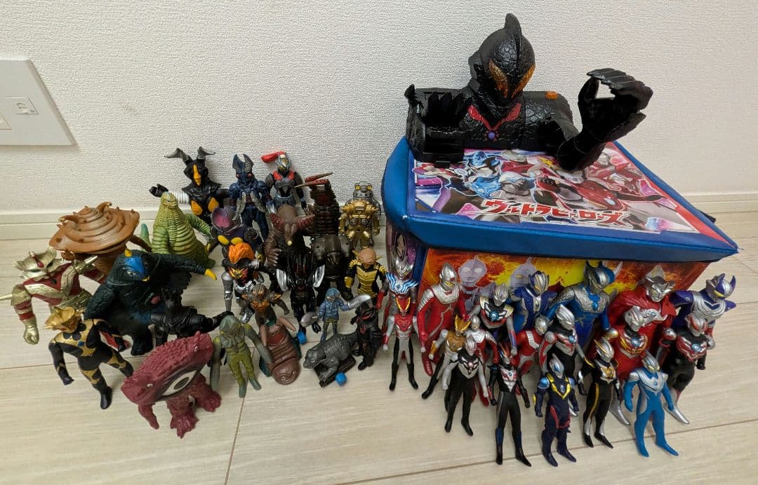 ウルトラマン怪獣ソフビまとめ売り40体＋おまけ付き　ベリアルキャッスル