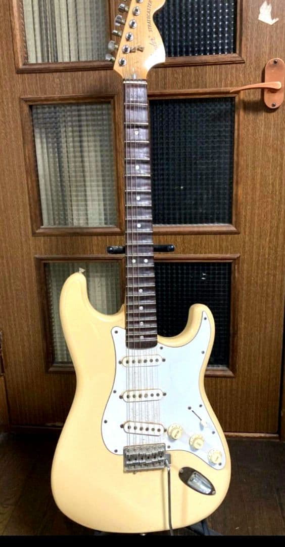 Fenderストラトキャスターエレキギター