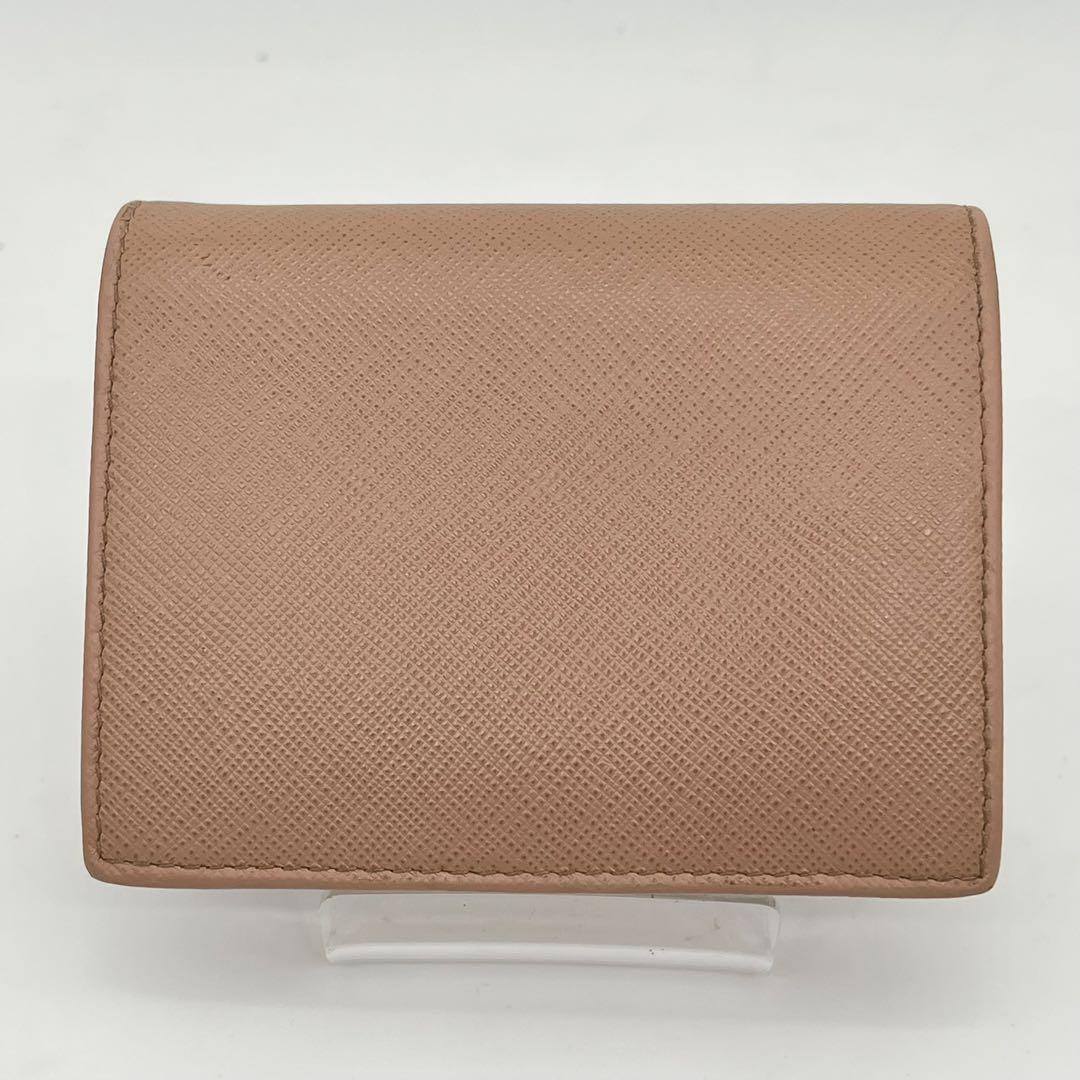 【美品】PRADA 二つ折り財布 ロゴ金具 サフィアーノレザー ピンク