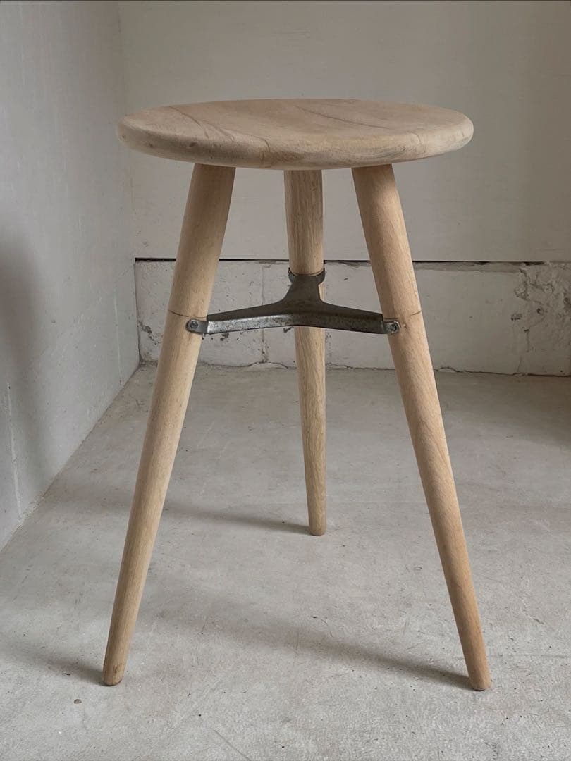 古い三本脚スツール 丸椅子　レトロ　古道具　アンティーク