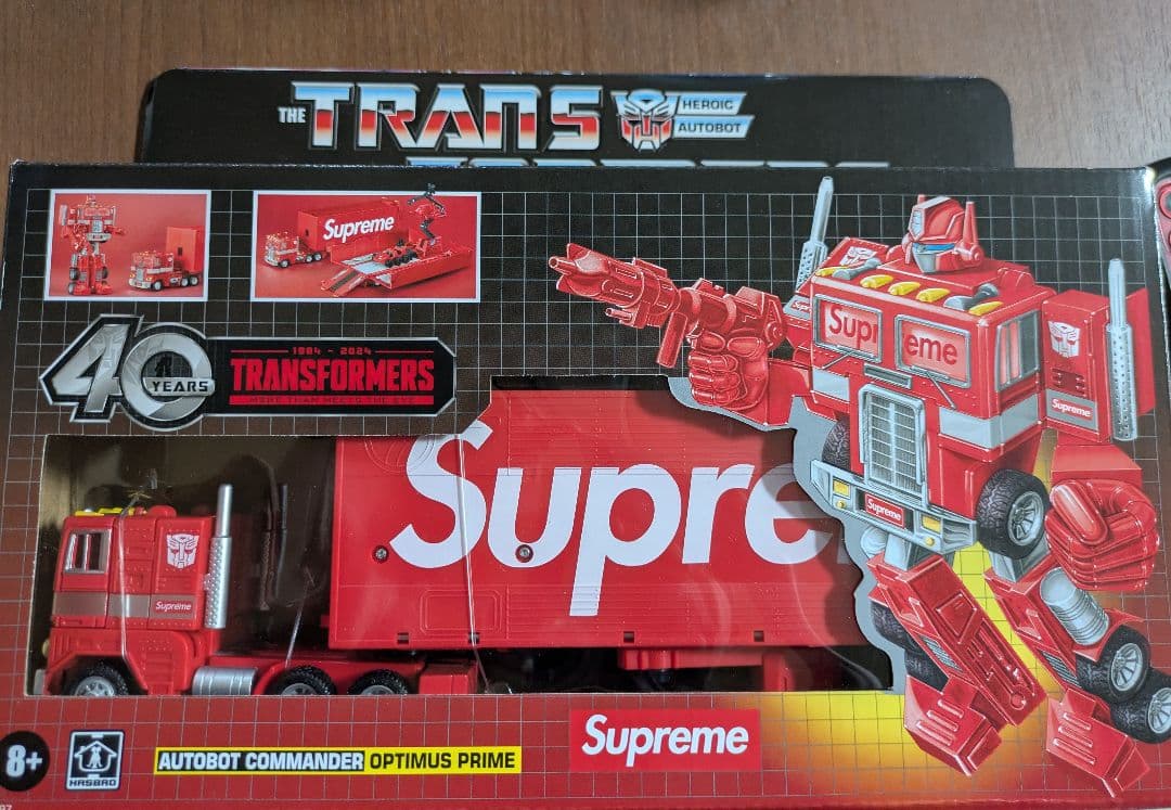 ミニカー Supreme x Transformers G1 Optimus Prime