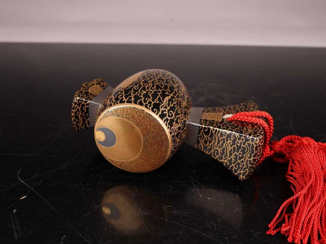 A1080 錦雲小槌 岡田表寛作 蒔絵雲紋 置物 共箱