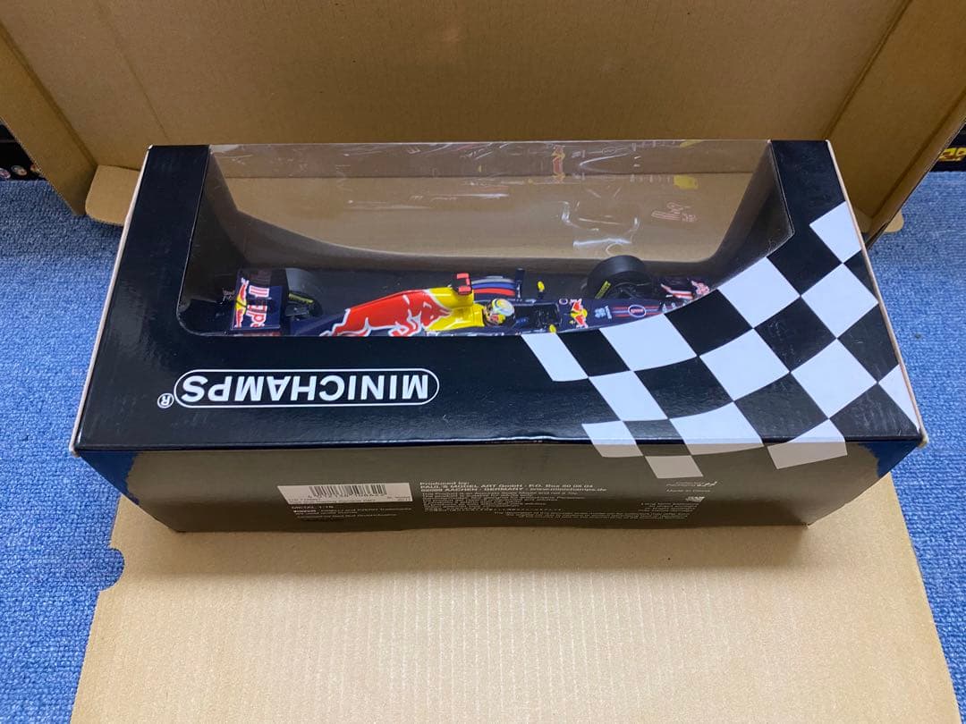 【送料込】 MINICHAMPS ミニチャンプス RB7 ベッテル 1/18