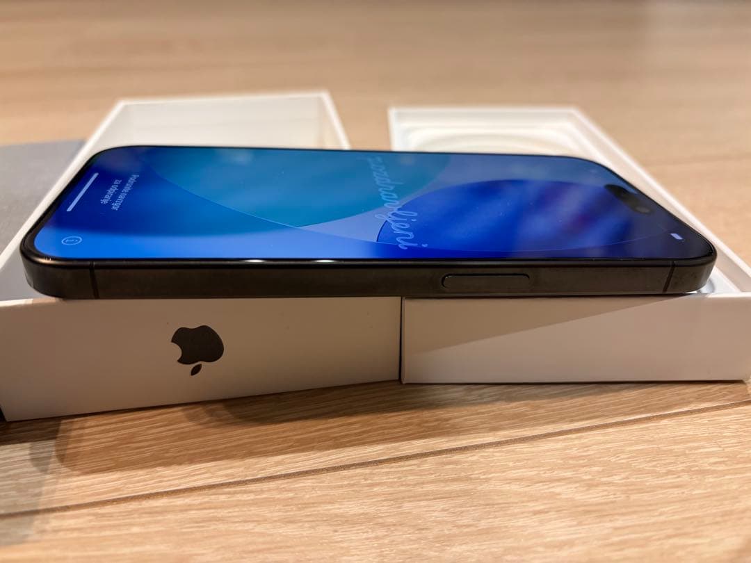 携帯電話本体 iPhone15 pro black titanium 256GB