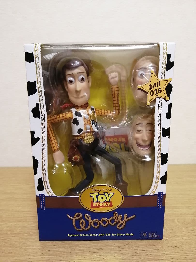 トイストーリー　ウッディ　フィギュア
