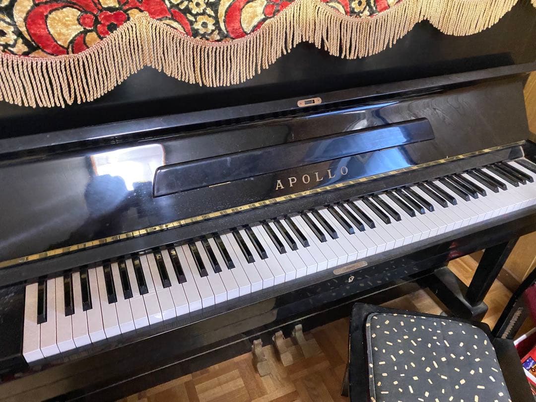 APOLLO アップライトピアノ A.6 イス 付き
