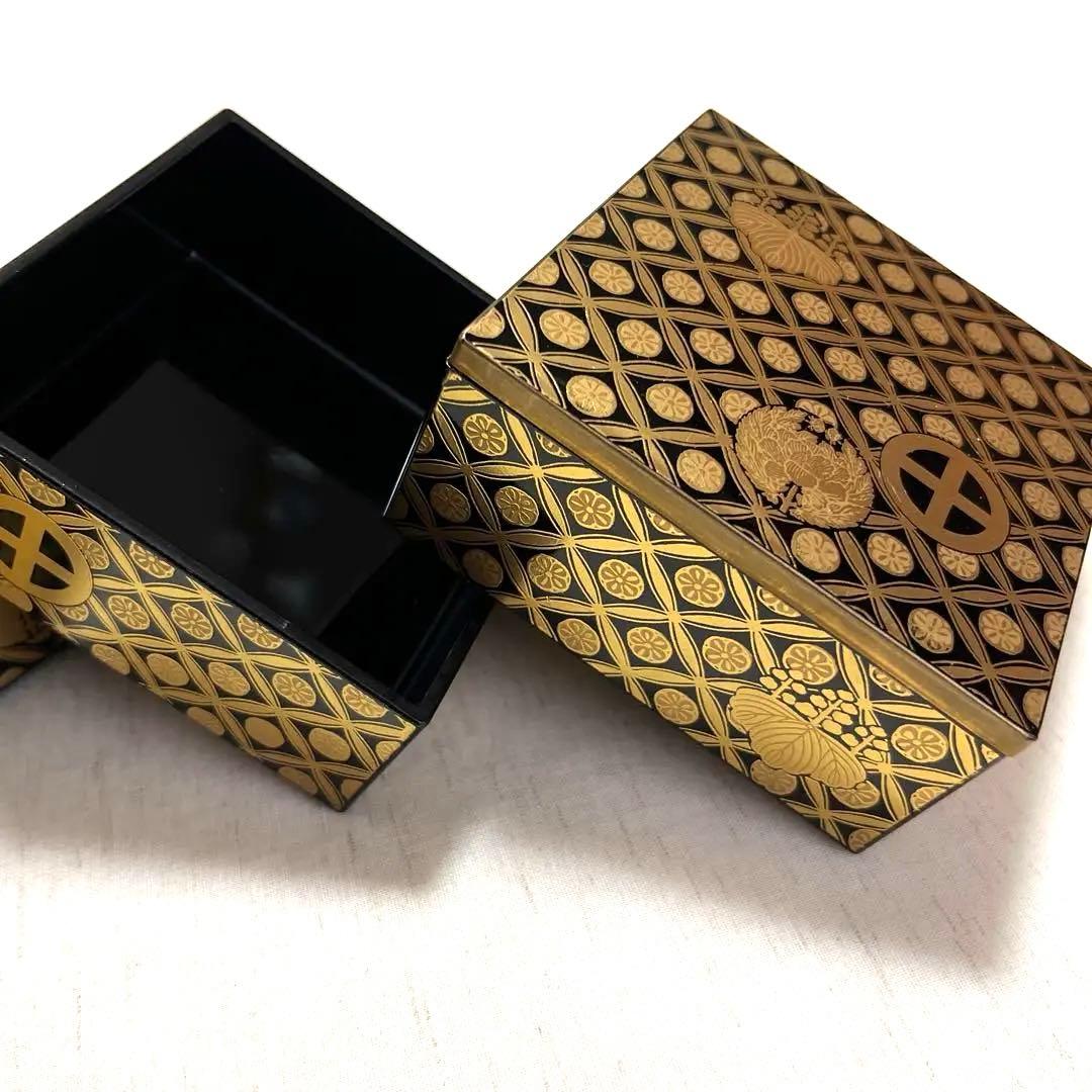 値下げしました！限定工芸品　丸十桐牡丹紋七宝繋蒔絵柄三段重