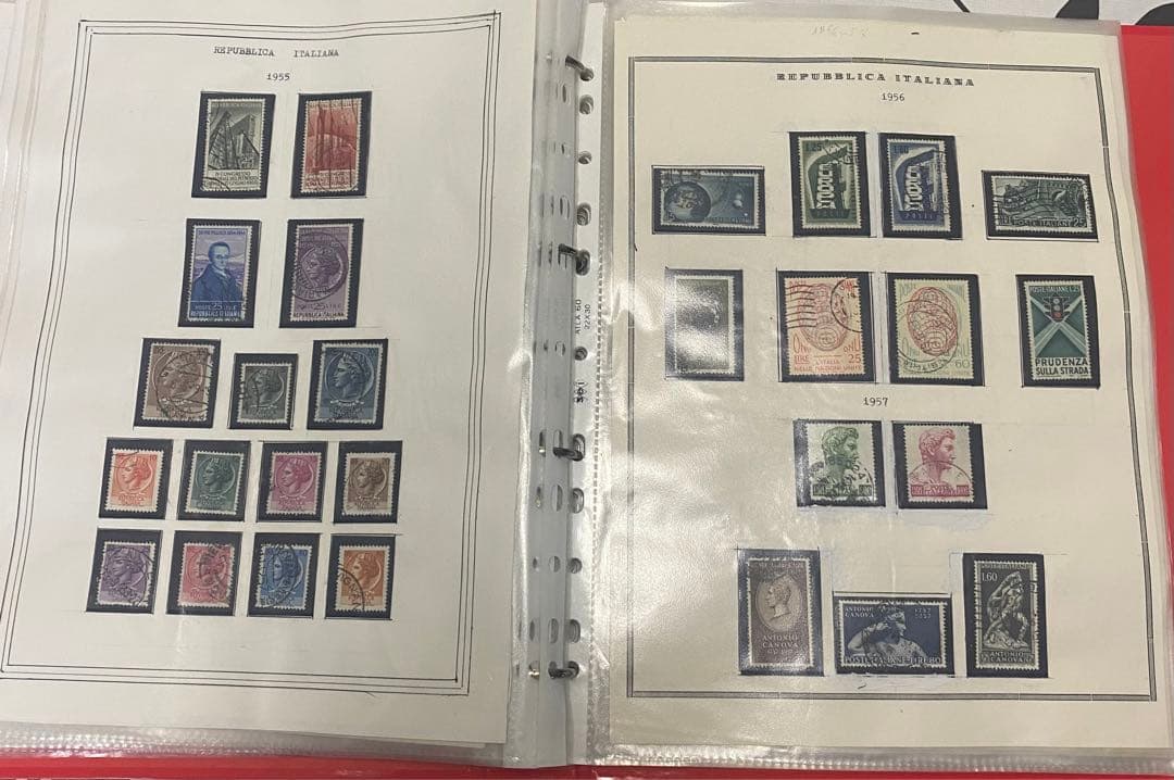 (N34) イタリア切手400枚入りフォルダー
