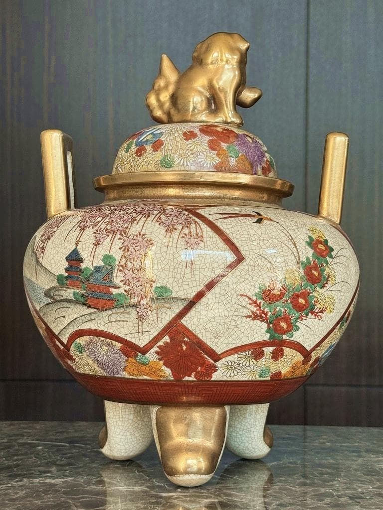 美品　京薩摩　蓮山　香炉　獅子　三ツ脚　蓋付　金彩　豪華絢爛　壼飾　花入　大香炉