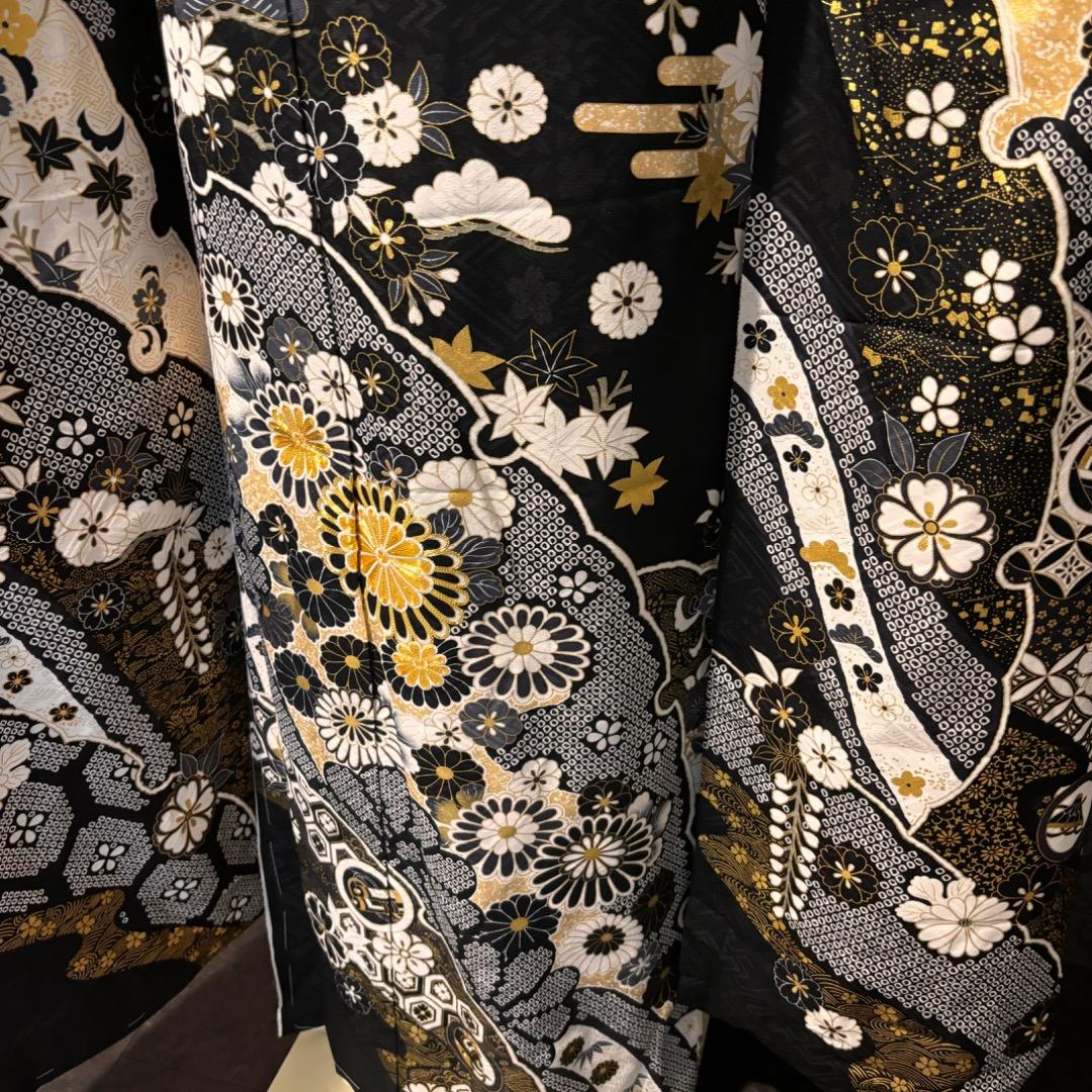 振袖のみ　新品、未使用✨　未仕立て　黒地　地紋　金駒刺繍　逸品　振袖　振り袖