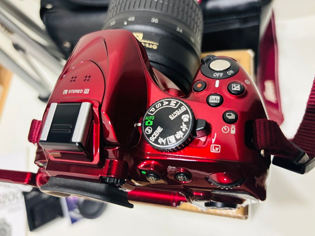 Nikon D5200 デジタル一眼レフカメラ ダブルズームレンズキット　レッド