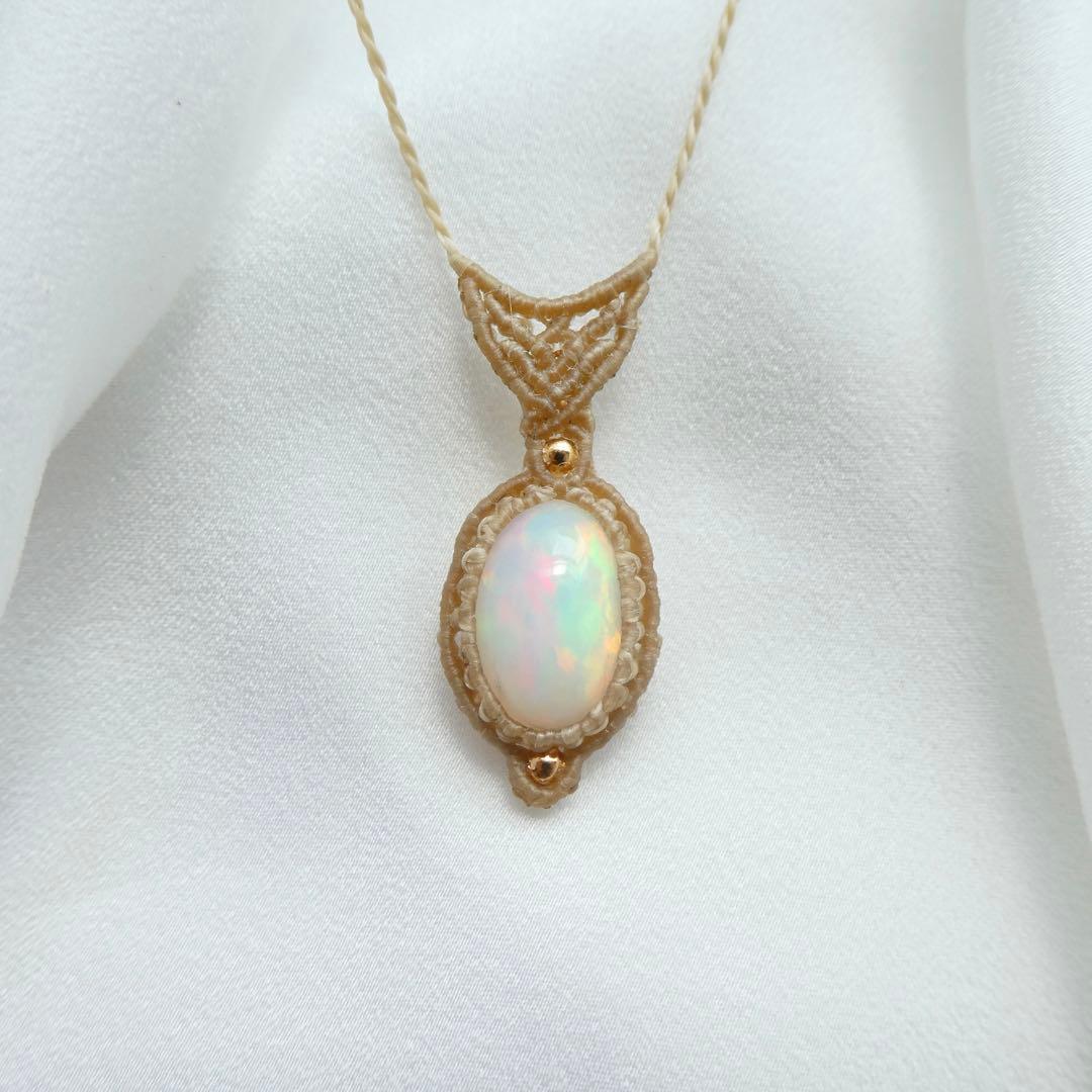 オパールのマクラメネックレス