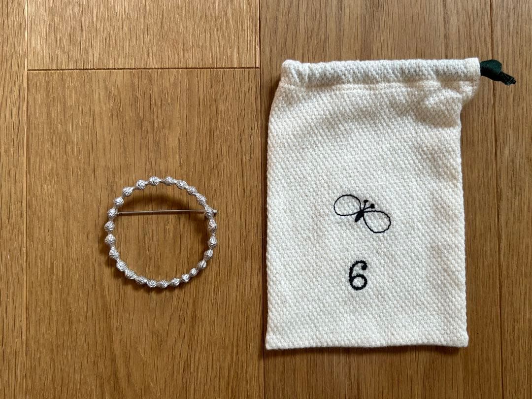 正規品 ミナペルホネンtambourine 真鍮ブローチ silver