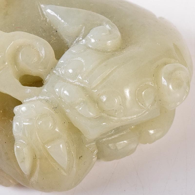 中国　玉石彫刻　神獣　根付　紙鎮　置物　C　8599E