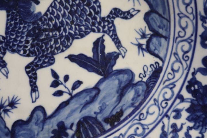 中国　染付花口大皿　麒麟紋　大明宣徳年製銘1123